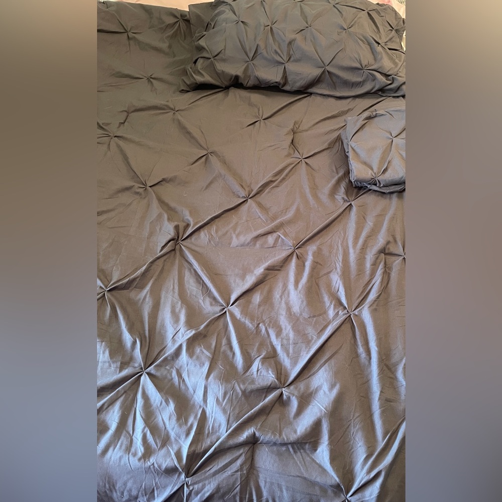 Elegant Gray Bedding Set.  ~ pin tuck - Picture 8 of 8